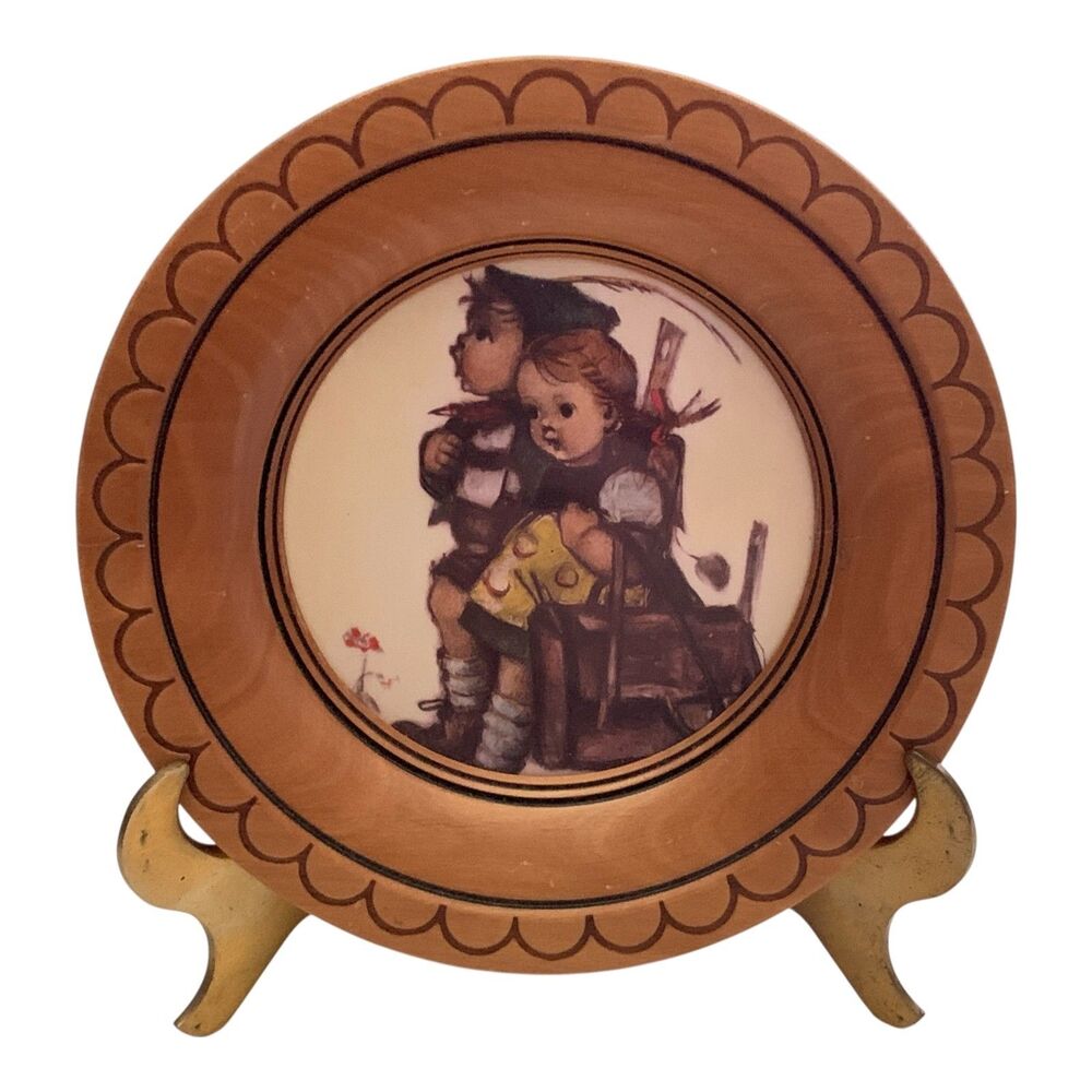 Goebel Hummel Picture Round Wooden Small Boy Girl Traveling Scalloped 6 in.